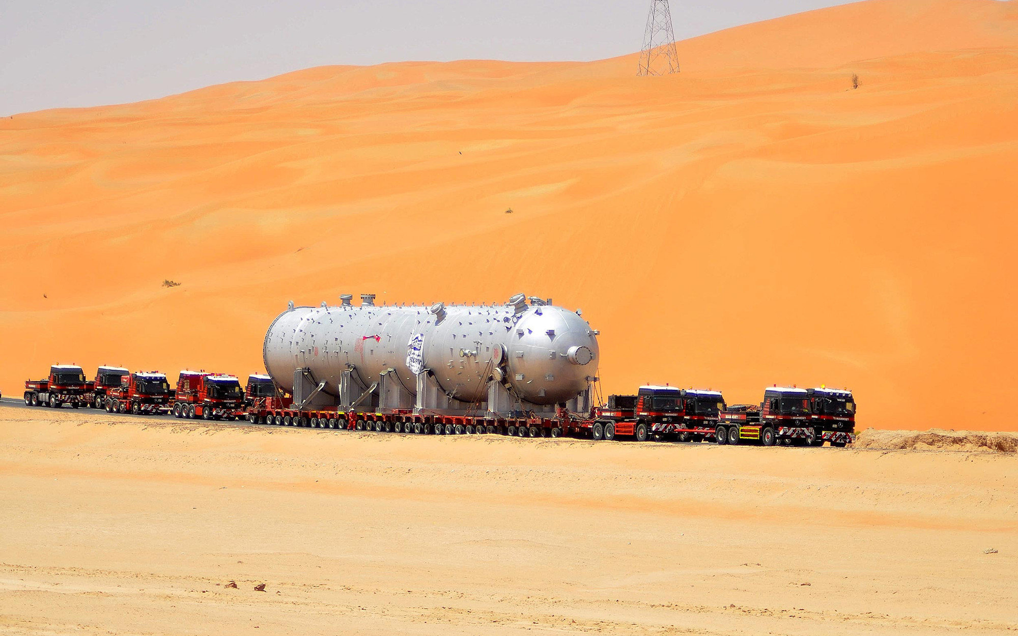 Heavy haulage in the scorching desert sun