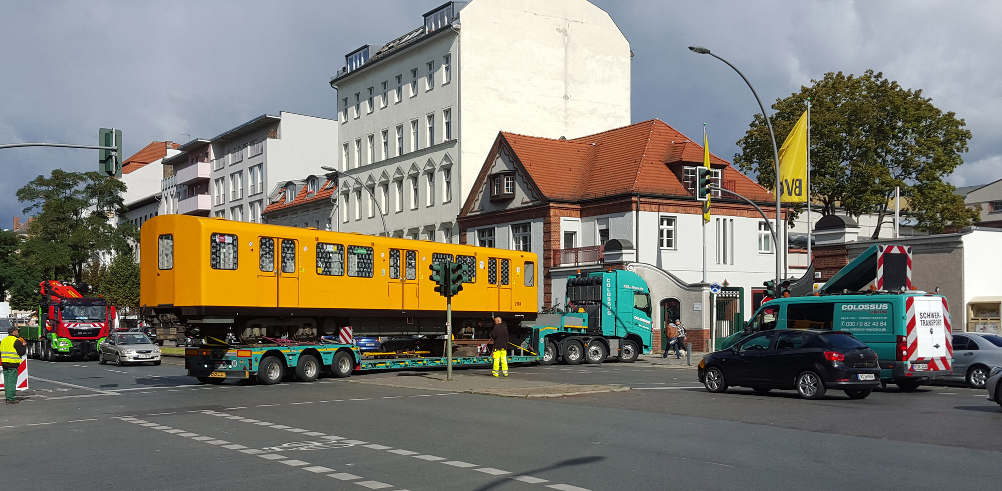 Bitte nicht einsteigen: U-Bahn fährt auf der Straße