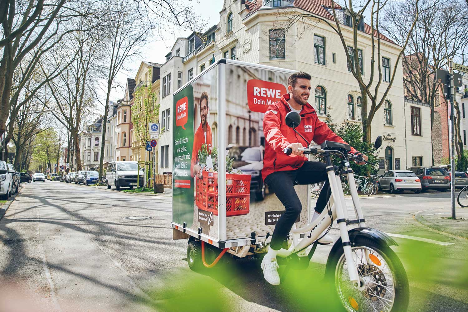 Frozen pizza delivered by cargo bike