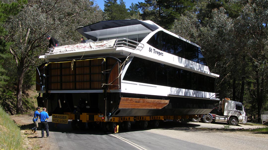 A new trailer for extra-large houseboats